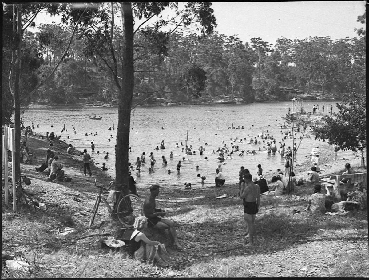 1938 swimmers at Lake Parramatta